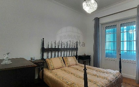 Apartamento T2 à venda na Avenida Dom João V