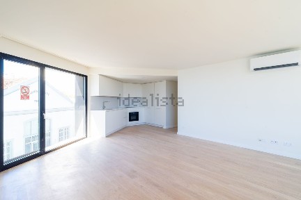 Apartamento T1 à venda na Rua Luís Monteiro