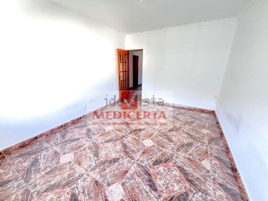 Apartamento T2 à venda na Circular da Rainha Santa Isabel