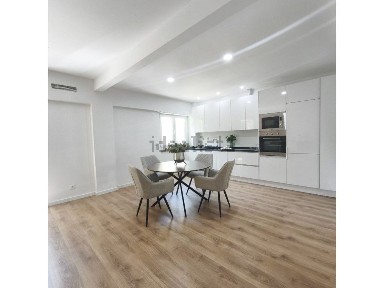 Apartamento T3 à venda na Rua João Ortigão Ramos