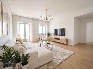 Apartamento T4 à venda na Rua Agostinho Lourenço