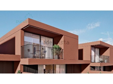 Moradia independente à venda na Travessa Gago Coutinho
