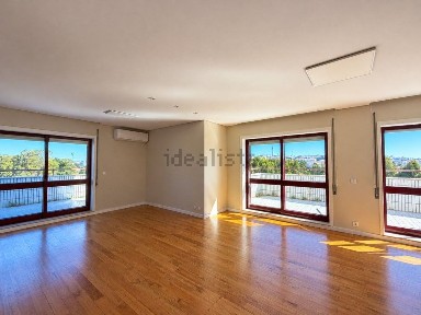 Arrendamento de apartamento T3 na Rua Oliveiras