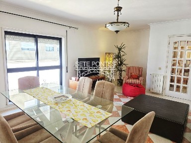 Arrendamento de apartamento T3 na Soares dos Reis - Rasa de Cima