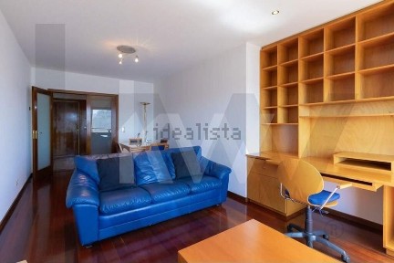 Arrendamento de apartamento T1 na Rua Diogo de Silves, 33