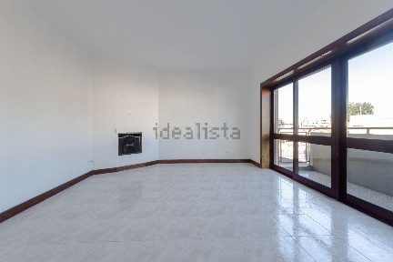 Arrendamento de apartamento T1 na Rua do Sol Poente, 441