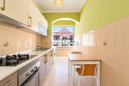Apartamento T1 à venda na Rua Jornal Correio do Sul, 16