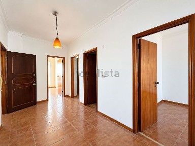 Apartamento T2 à venda na Torre da Marinha