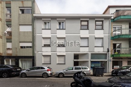 Apartamento T3 à venda na Rua do Padre José Pacheco do Monte, 148