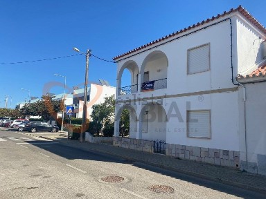 Moradia geminada à venda na Rua da Estação