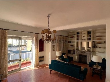 Arrendamento de apartamento T6 na Rua Padre Manuel da Nóbrega, 38