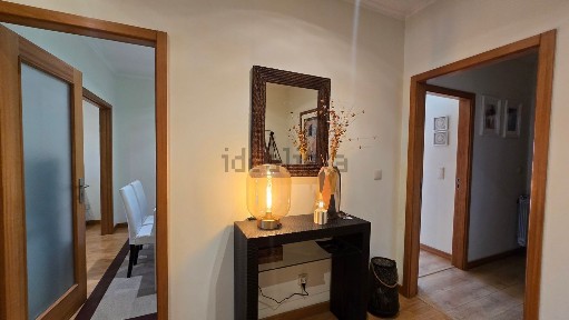 Arrendamento de apartamento T2 na Rua Domitília Carvalho, 32