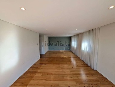 Arrendamento de apartamento T3 na Rua Santa Casa da Misericórdia, 100