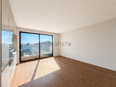 Arrendamento de apartamento T0 na Avenida Dom Afonso Henriques, 576