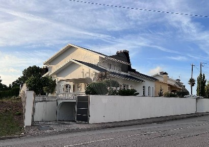Moradia independente à venda em Louredo