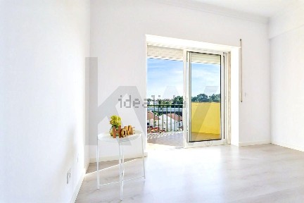 Apartamento T3 à venda na Rua Damião Peres