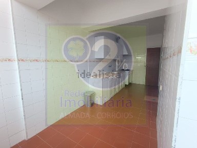 Apartamento T3 à venda na Rua João Luís da Cruz
