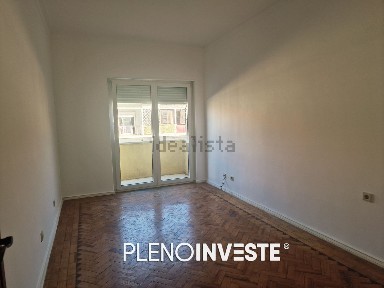 Apartamento T3 à venda na Rua Doutor António Elvas, 59