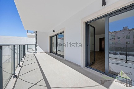 Apartamento T4 à venda na Rua Humberto Sousa