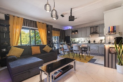 Apartamento T3 à venda na Rua Dom José de Alarcão
