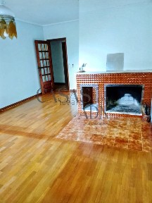 Apartamento T3 à venda na Rua do Pocinho