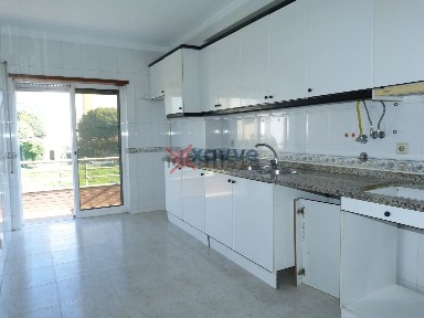 Arrendamento de apartamento T2 na Rua Gualdino Correia
