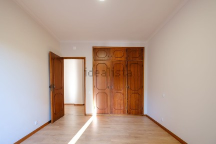 Apartamento T2 à venda na Avenida António Santos Leite s/n