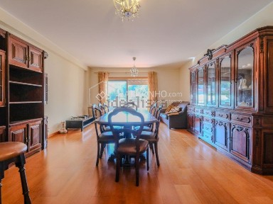 Apartamento T3 à venda na Rua do Falcão