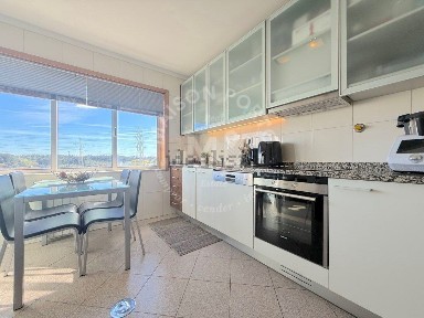 Apartamento T2 à venda na Rua Nova do Cavaco, 64