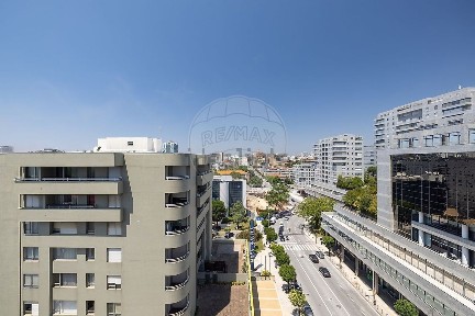 Arrendamento de espaço comercial na Rua de Júlio Dinis