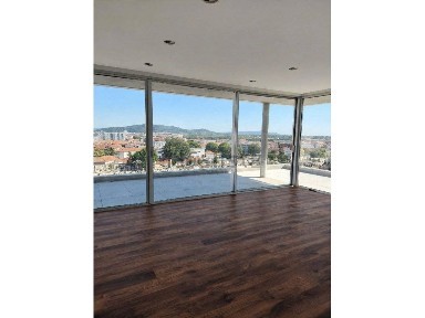 Apartamento T3 à venda na Santa Maria Maior