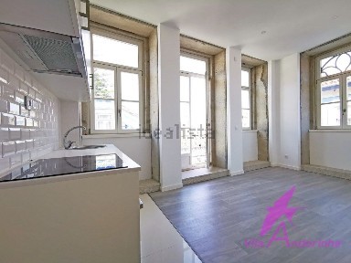 Apartamento T3 à venda na Rua Domingues José Morais