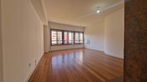 Arrendamento de apartamento T3 no Bairro do Liceu - Vanicelos