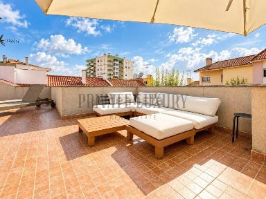 Arrendamento de apartamento T3 na Rua Brito Pais