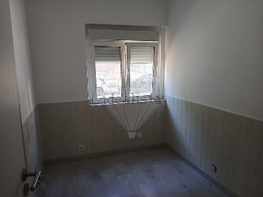 Arrendamento de apartamento T2 na Rua António dos Santos Coelho