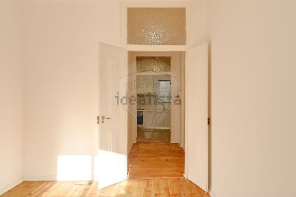 Arrendamento de apartamento T4 na Rua Augusto Rosa