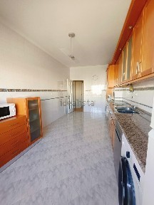 Arrendamento de apartamento T4 na Rua João Carlos Nunes, 16