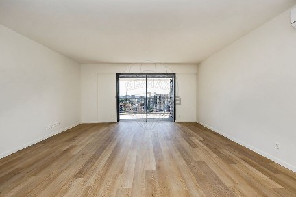 Arrendamento de apartamento T3 no Largo Almirante Pedroso