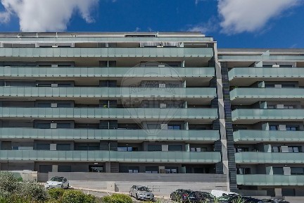 Arrendamento de apartamento T3 na Rua Nuno Gonçalves