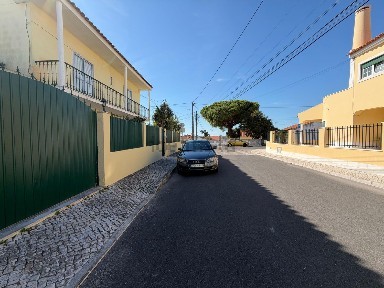 Moradia independente à venda na Rua Carvalho Araújo, 452