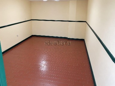Arrendamento de espaço comercial na Alameda Infante Dom Henrique, 5