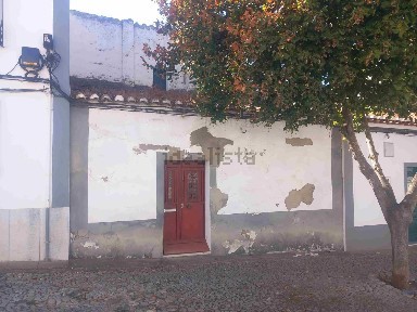 Moradia geminada à venda na Rua Serpa Pinto, 13
