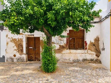 Moradia geminada à venda na Rua de Mértola, 38