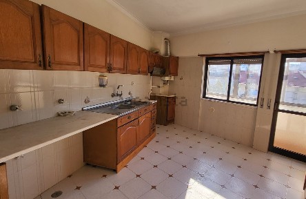 Arrendamento de apartamento T4 na Rua Cascalheira, 5