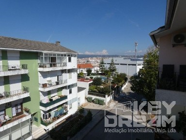 Apartamento T3 à venda em Santa Clara e Castelo Viegas