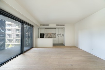 Apartamento T2 à venda na Rua Soeiro Pereira Gomes, 12