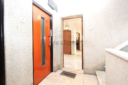 Apartamento T2 à venda na Rua Lucília Simões