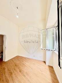 Apartamento T3 à venda na Rua Silveira Peixoto