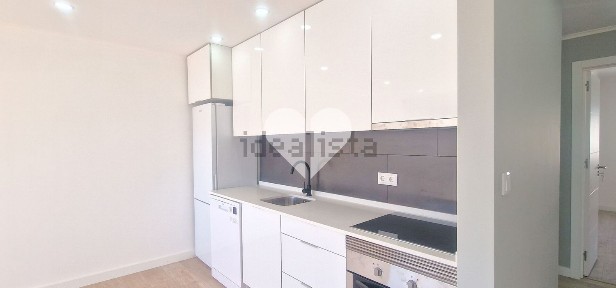 Apartamento T2 à venda na Travessa do Souto, 3