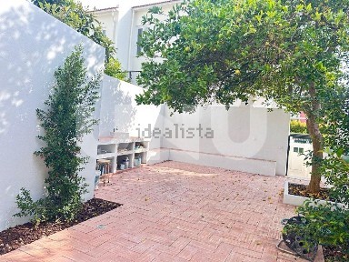 Apartamento T3 à venda na Rua Mariana de Lencastre